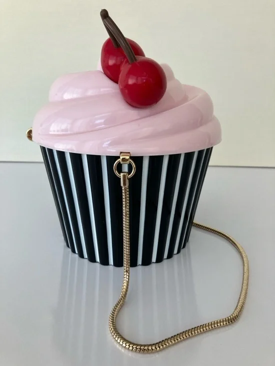 Kate Spade Magnolia Bakery Cupcake Clutch Purse  Novelty Treat Fashion Accessory - Picture 5 of 10